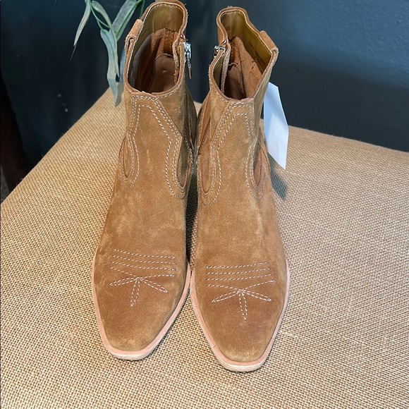 Dolce Vita Tan Ankle Booties with Suede Finish - Picture 2 of 10